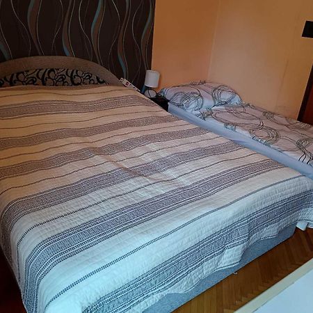 Szuzanna Fenyves Panzio Bed & Breakfast Siófok Exterior foto