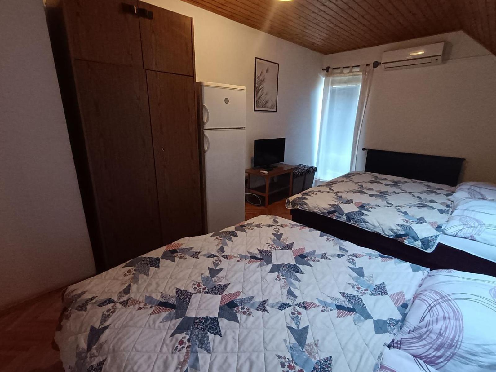 Szuzanna Fenyves Panzio Bed & Breakfast Siófok Exterior foto
