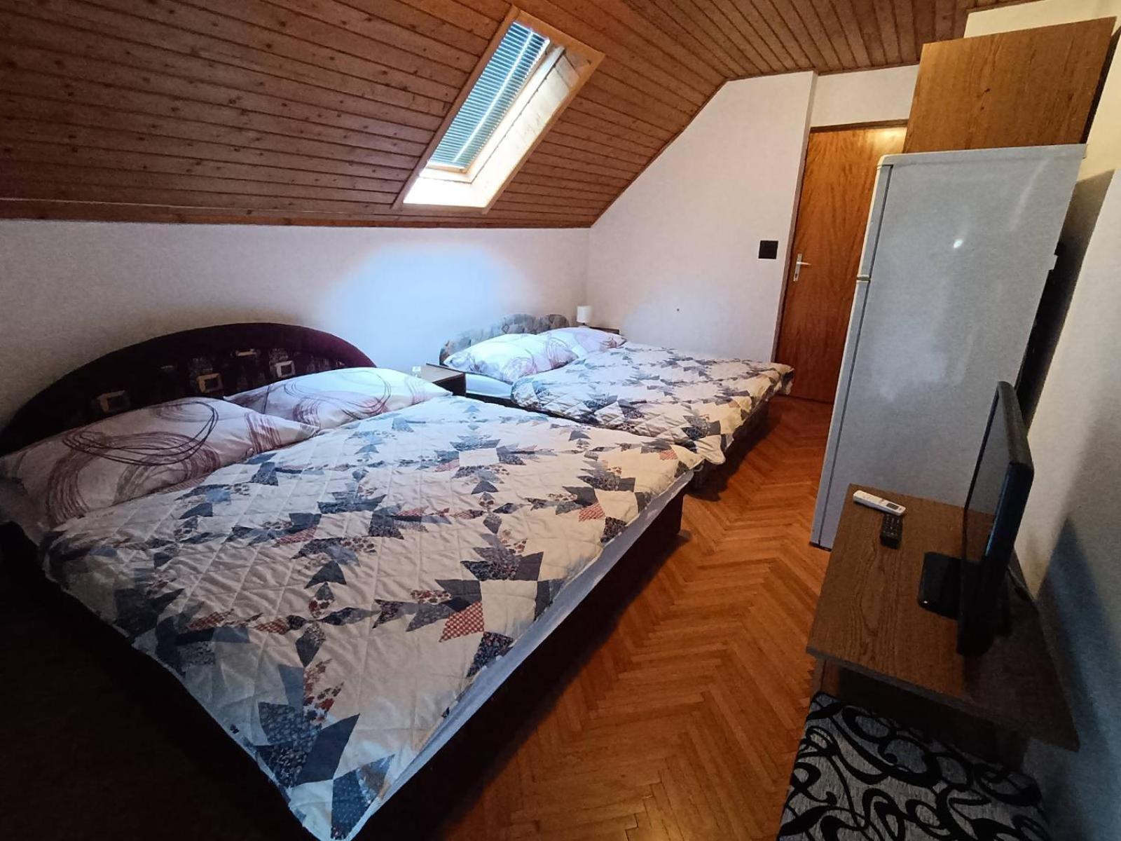 Szuzanna Fenyves Panzio Bed & Breakfast Siófok Exterior foto