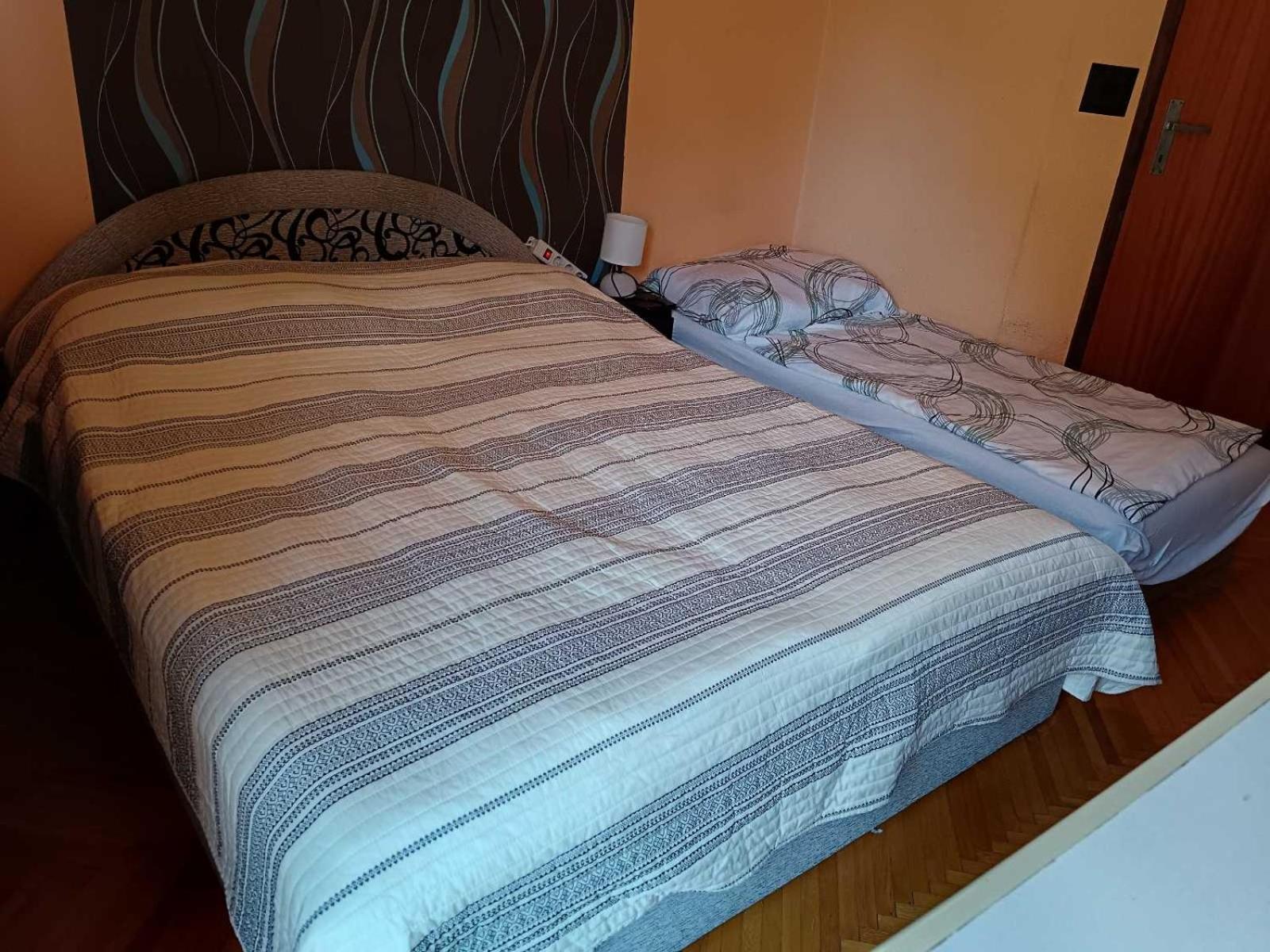 Szuzanna Fenyves Panzio Bed & Breakfast Siófok Exterior foto