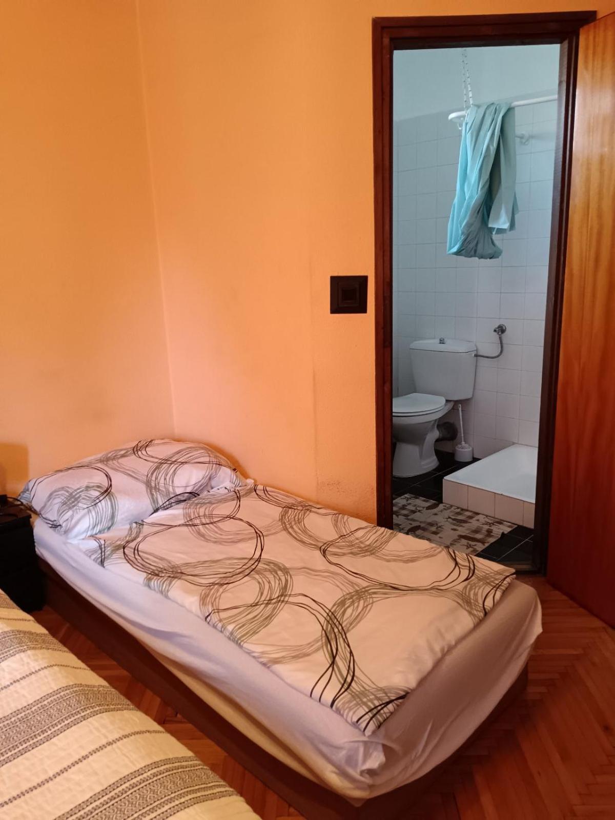 Szuzanna Fenyves Panzio Bed & Breakfast Siófok Exterior foto